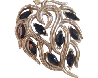 Vintage Crown Trifari signed brooch, sapphire blue rhinestones silvertone