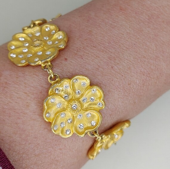 Vintage Wish© signed gold tone flower bracelet an… - image 3
