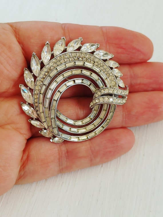 Vintage Crown Trifar signed brooch, circle clear … - image 6