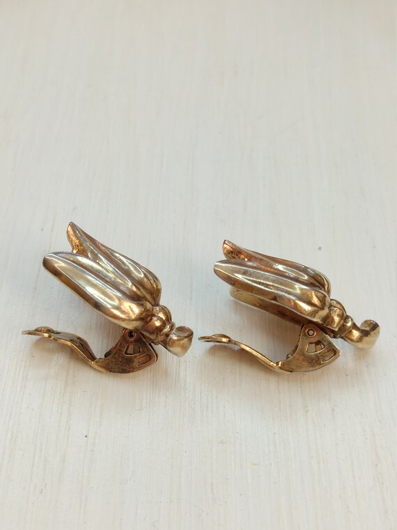 Vintage Signed crown Trifari Clip on earrings, gold t… Gem