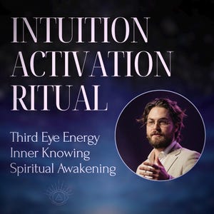 Può includere: Immagine con il testo "INTUITION ACTIVATION RITUAL" e un uomo in giacca beige e occhiali. Il testo aggiuntivo include "Third Eye Energy, Inner Knowing, Spiritual Awakening" e un simbolo dell'occhio.