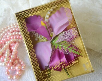 GORGEOUS vintage corsage, midcentury kitschy lavendar corsage in original box w/ great graphics Easter