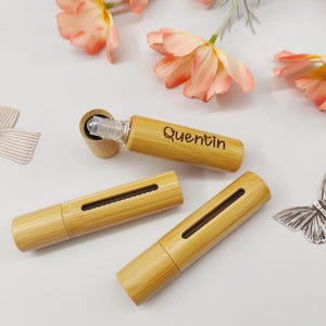 Botella de aceite esencial de madera de bambú personalizada con rodillo, regalo para dama de honor, regalo de boda, botella portátil de viaje, botella de aceite esencial natural con rodillo.