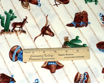 Tela estilo western, color tostado, vintage, con botas, sombreros y cactus. Medidas: 43 x 31 pulgadas. Algodón.