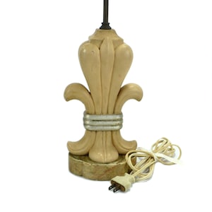 Base de lámpara vintage, granja francesa, remate de madera, flor de lis, salvamento arquitectónico, 20" de altura