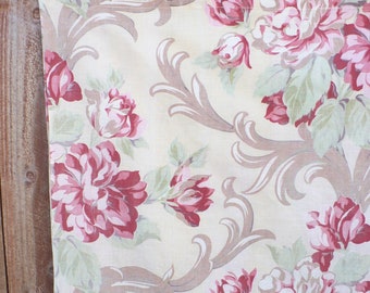 Lino vintage, estampado floral grande con rosas y volutas, panel de cortina, estilo rústico chic, 2 yardas, tonos rosas, rojos y verdes.