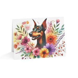 Juego de 10 tarjetas de felicitación con diseño de perro Doberman Pinscher con flores personalizadas: ideal para amantes de las mascotas, ocasiones especiales, cumpleaños y agradecimientos.