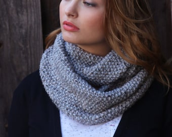 Grey Knit Infinity Scarf. Fall Grey Knit Scarf. Fall Scarf for Women. Knitted Scarf. Chunky Scarf. Fall Scarf.