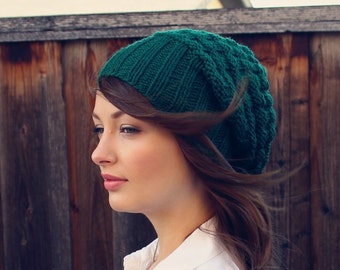 Bonnet ample et épais. Chapeau ample en tricot vert. Bonnet tricoté. Accessoires tricotés d’hiver. Cadeau pour elle. Bonnet tricoté d’hiver. Chapeau pour femmes.