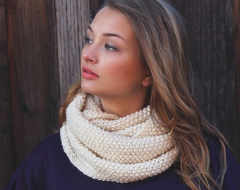 White Knit Infinity Winter Scarf. Chunky Infinity Scarf. Infinity Knit Scarf. Winter Knit Scarf. Gift for Her. Scarf for Winter