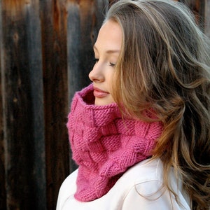 Knit Infinity Scarf. Pink Knit Scarf. Knit Accessories. Winter Infinity Scarf.  Pink Infinity Scarf. Christmas Gift for Her. Scarf for Fall