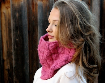 Knit Infinity Scarf. Pink Knit Scarf. Knit Accessories. Winter Infinity Scarf.  Pink Infinity Scarf. Christmas Gift for Her. Scarf for Fall