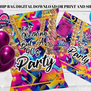 K&ouml;nnte beinhalten: Ein farbenfrohes Chipst&uuml;ten-Design im 90er-Jahre-Stil. Die T&uuml;te zeigt eine goldene Kette, einen leuchtend pinken, blauen und gelben Hintergrund und den Text "Ain't Nothing But A 90's Party".
