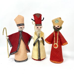 Vintage Dreikönigsfiguren, Weise Weisen in Sackleinen-Roben, WEIHNACHTSschmuck, Made in Japan