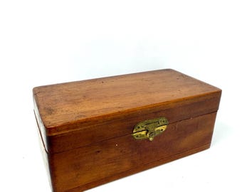 Vintage houten kist, miniatuur schriftrollen, bijbelverzen