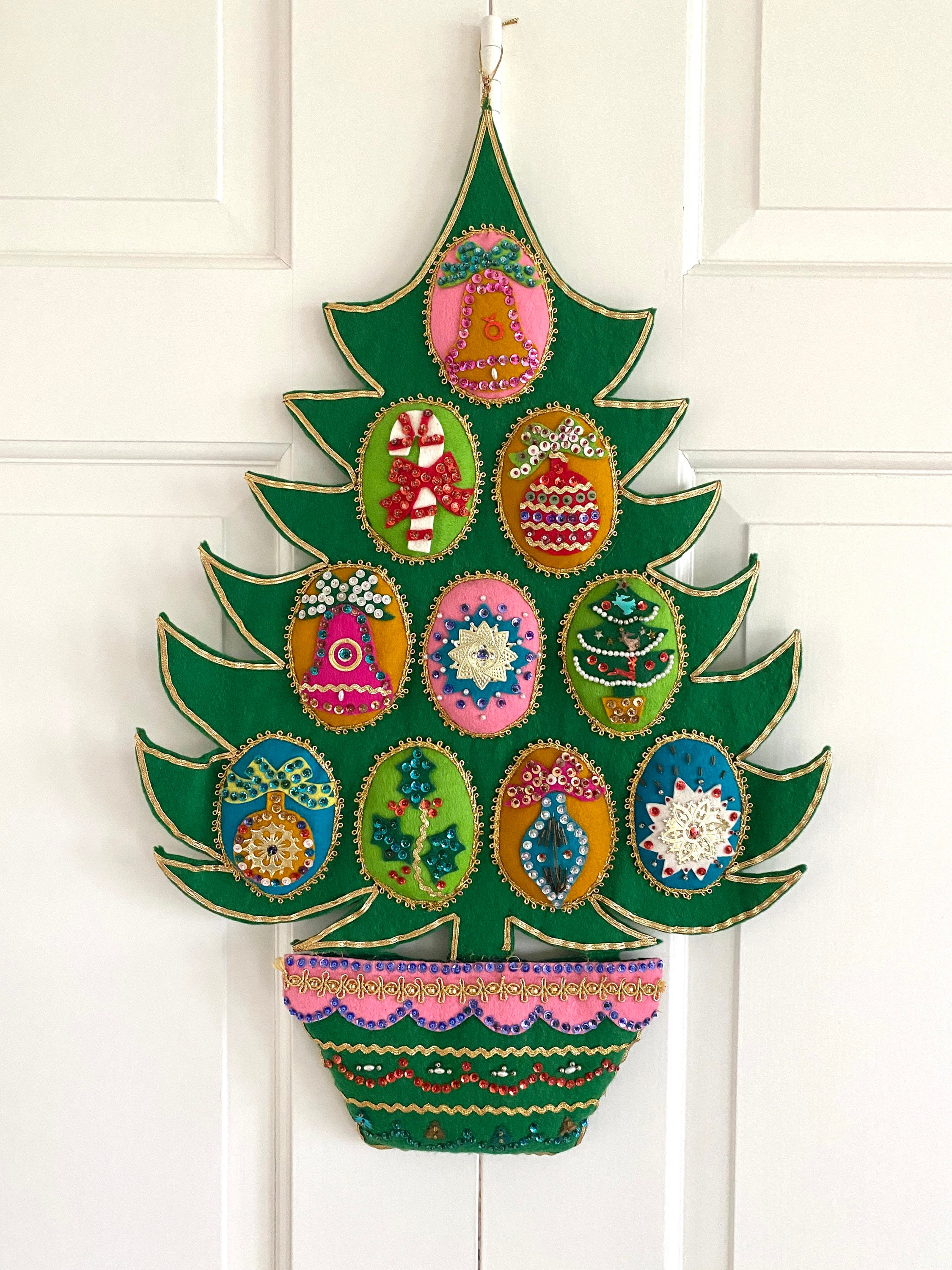 Vintage Felt CHRISTMAS Tree, Wall Hanging, Sequins, Beads, Gold