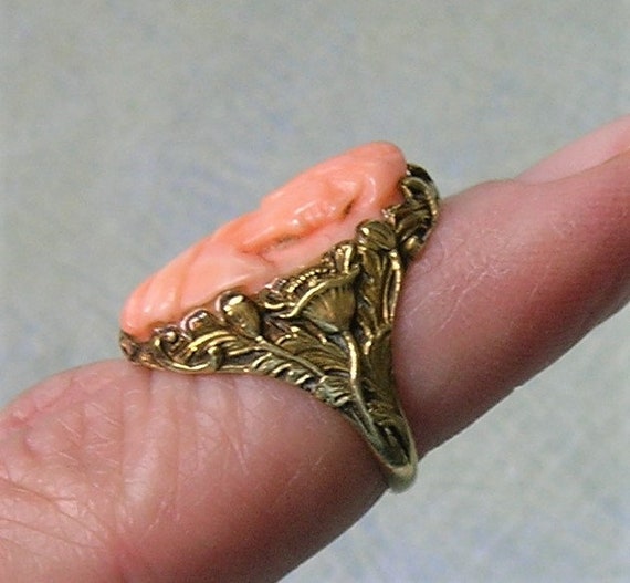 Antique Art Nouveau 14K Gold and Coral Cameo Ring… - image 2