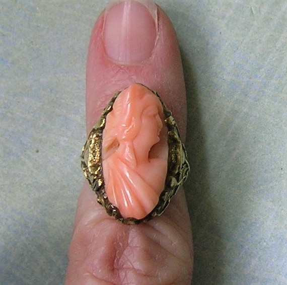 Antique Art Nouveau 14K Gold and Coral Cameo Ring… - image 3