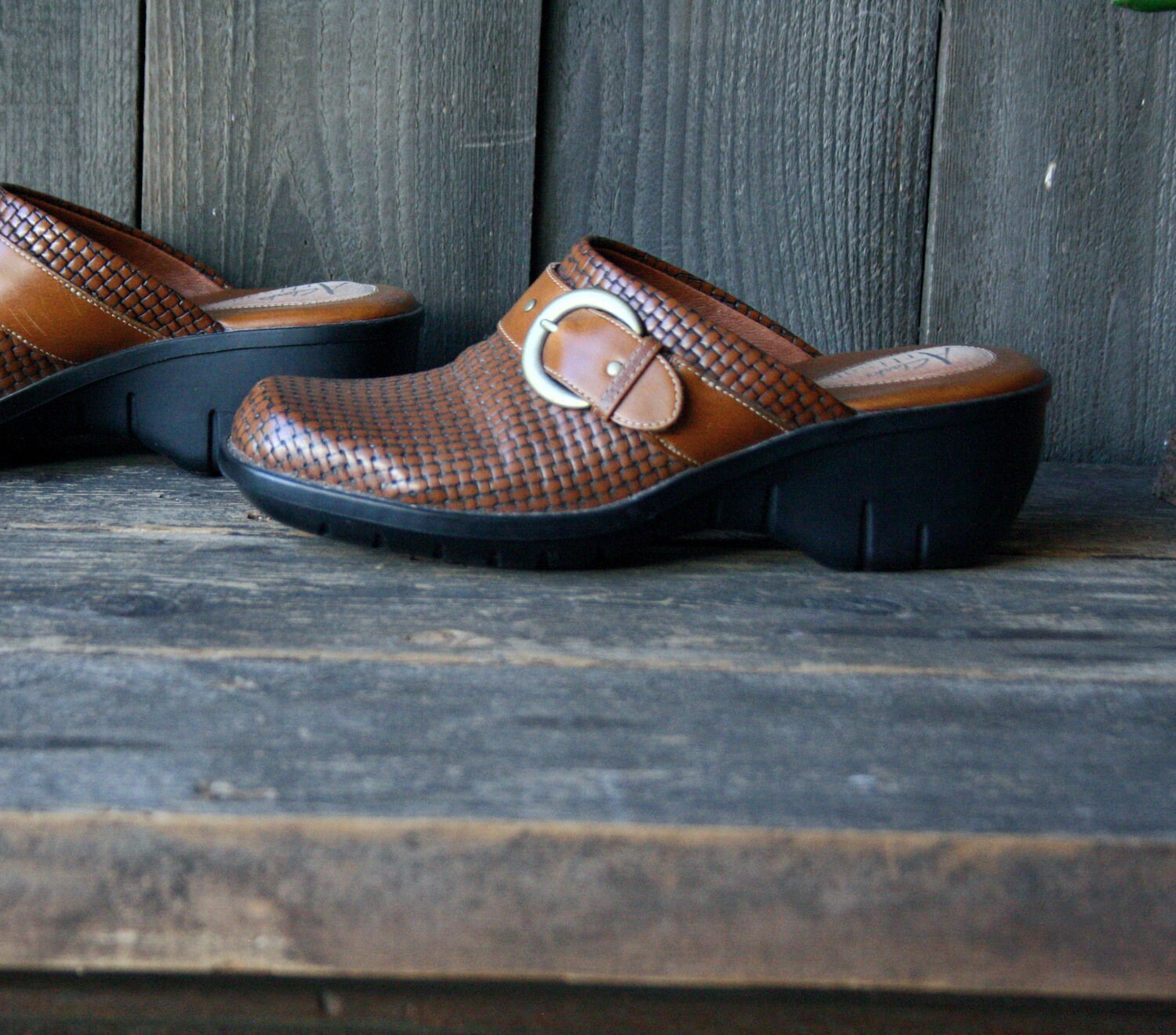 clarks unstructured clogs
