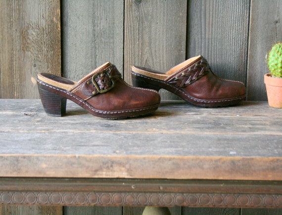 frye clogs