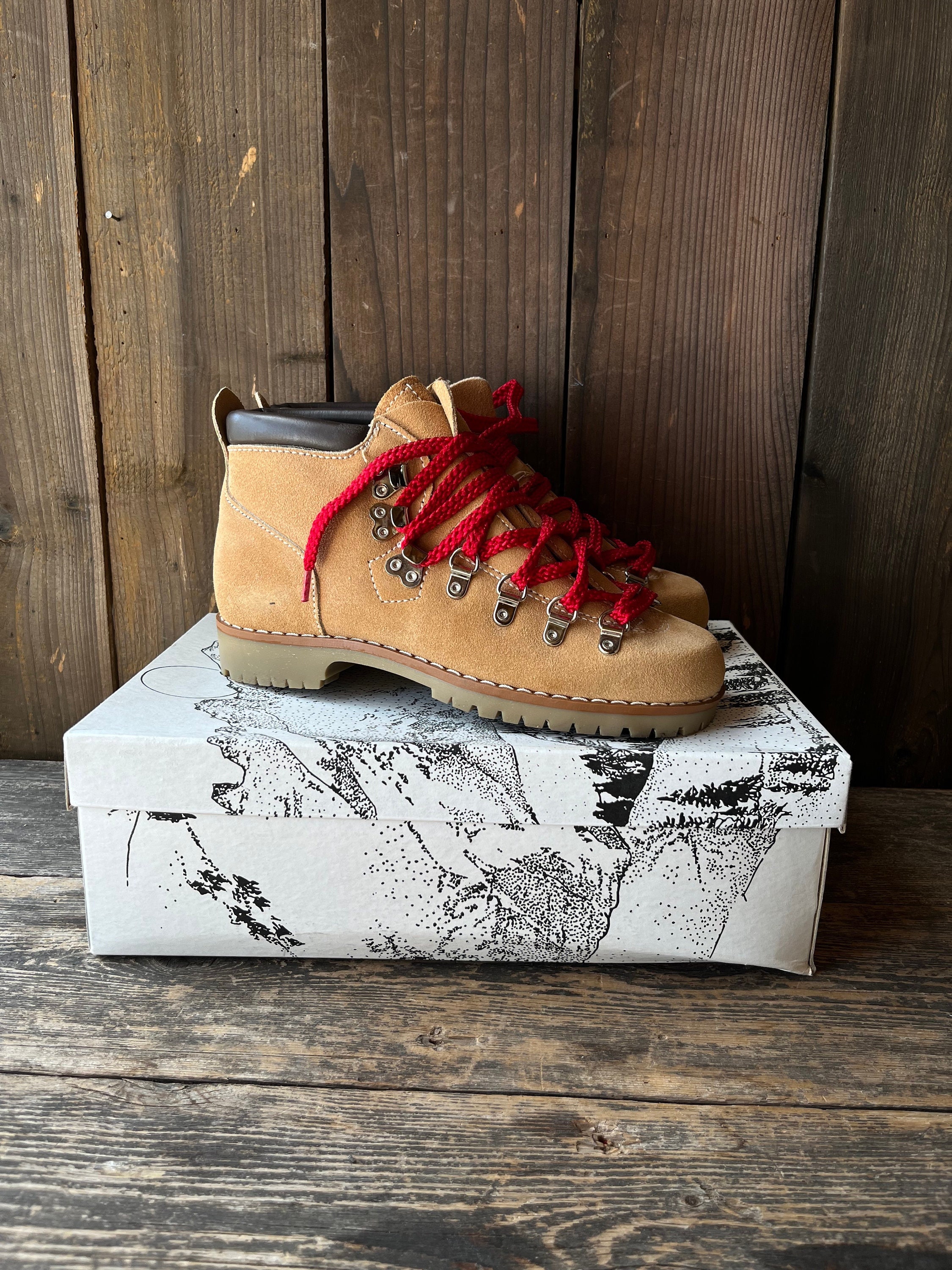 1970s hiking clearance boots red laces