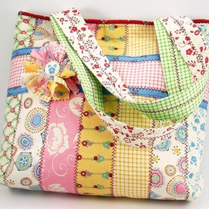 Jelly Roll Tote Bag Schnittmuster mit Stoff Blumen Brosche PDF Anleitung