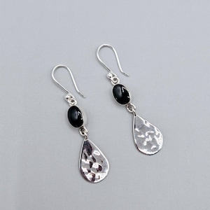 Mexican 925 Sterling Silver Teardrop Earrings: Hammered Dangle, Black Gemstone