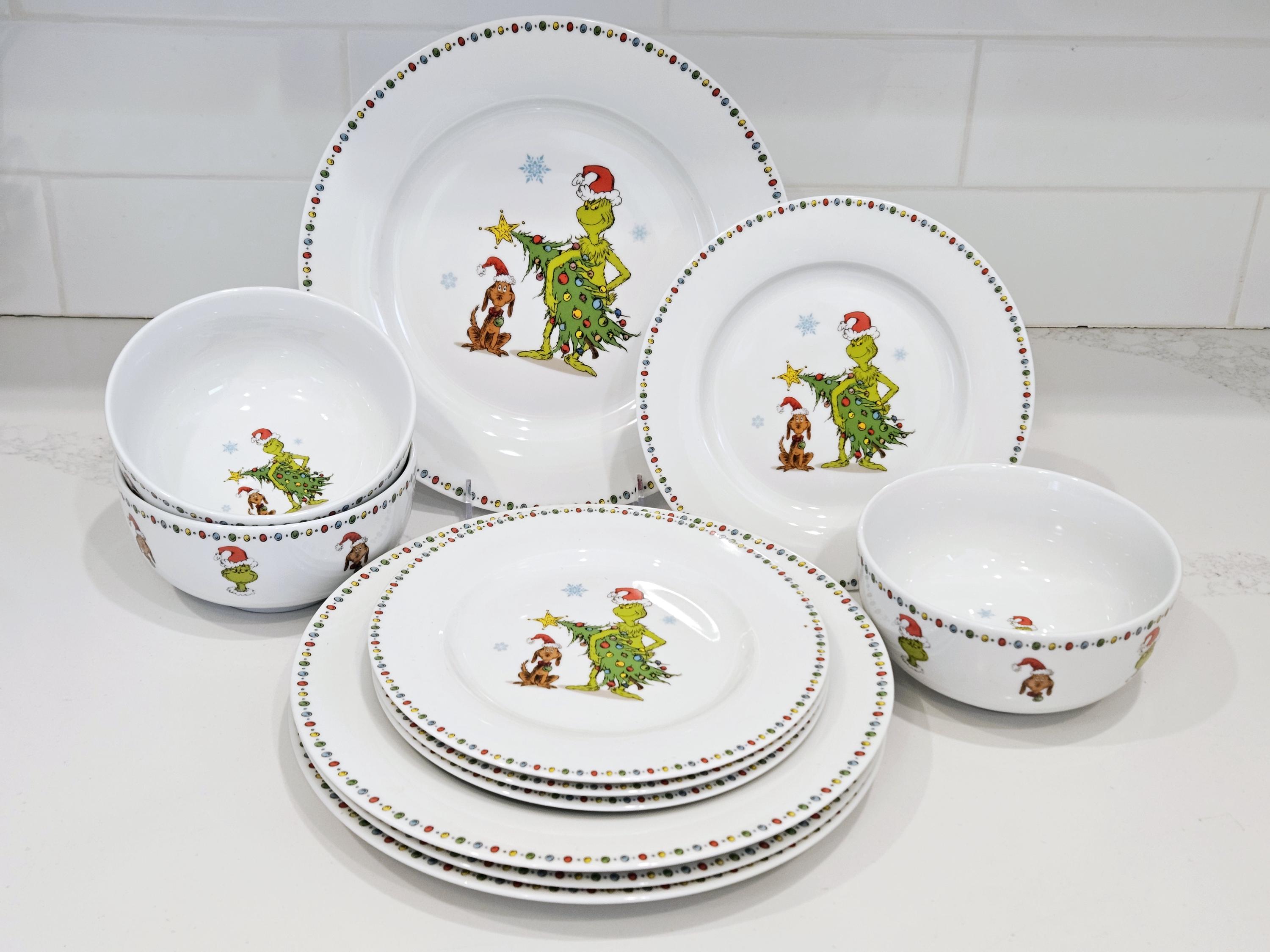 BUNDLE The grinch who stole Christmas Mary Mary throw pillow set Set of 4 “MAYBE CHRISTMAS” GRINCH SLEIGH & MAX 10.5” Dinner Plates Ceramic NEW main image 1