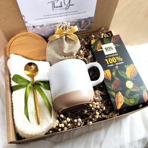 Self Care Box Vegan mit BIO Schokolade & Minimal Keramikbecher, Vegan Hygge Geschenkbox für Ihre Liebsten, Vegan Schokolade, Vegan Snackbox