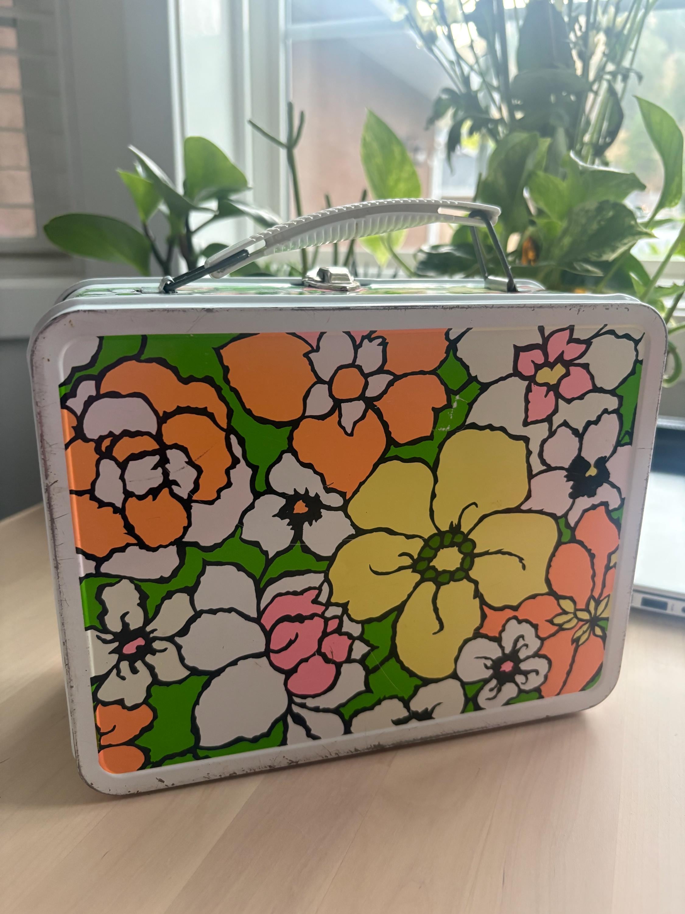 アート・デザイン・音楽 Collector's Guide to Lunchboxes: l, The Illustrated Encyclopedia of Metal Lunch Boxes (Schiffer