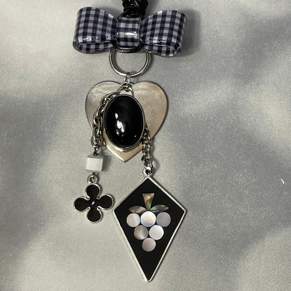 J'avais 34 ans, 16h20 MAINTENANT !! Collier mix noir et blanc sur cordon en cuir