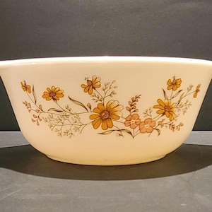 Pyrex England Country Autumn / Woodland Floral Casserole Dish