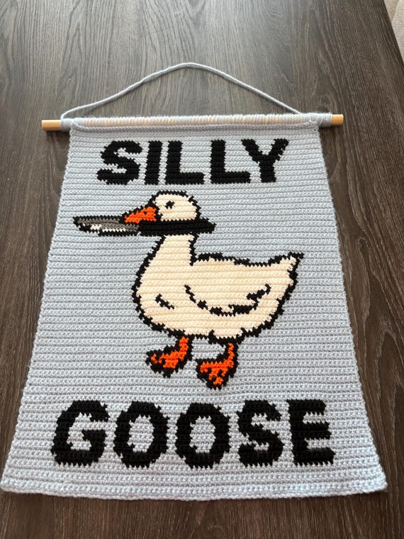 Silly Goose Crochet Tapestry Pattern – Funny Goose with Knife – Digital Download