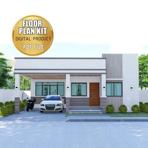 Puede incluir: Imagen de un producto digital de una casa moderna de una sola planta con exterior blanco, molduras grises y una puerta de madera marrón. Un coche y una moto están aparcados en el camino de entrada. La imagen incluye un gráfico circular dorado que dice "FLOOR PLAN KIT DIGITAL PRODUCT PDF FILE."
