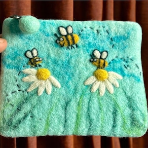 Handmade Felt Bee Coin Purse – Cute Bee Face, Beehive & Flower Embroidery – Eco Wool Zip Pouch – Animal Lover Gift – Made in Nepal