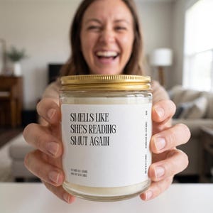 Smut Reader Candle Gift, Smells Like She's Reading Smut Again, Book Lover Gifts, Spicy Book Gift, Romance Reader K281 image 2