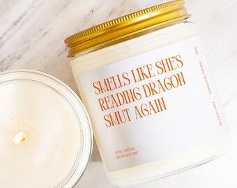 Dragon Smut Candle Gift, Smells Like She's Reading Dragon Smut Again, Book Lover Card, Dragon Rider Present, Gift for Her Romantasy KR061