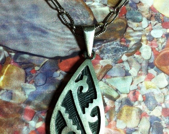 Vintage Sterling Abstract Etched Drop Mexican Handmade Pendant with Green Labradorite Links