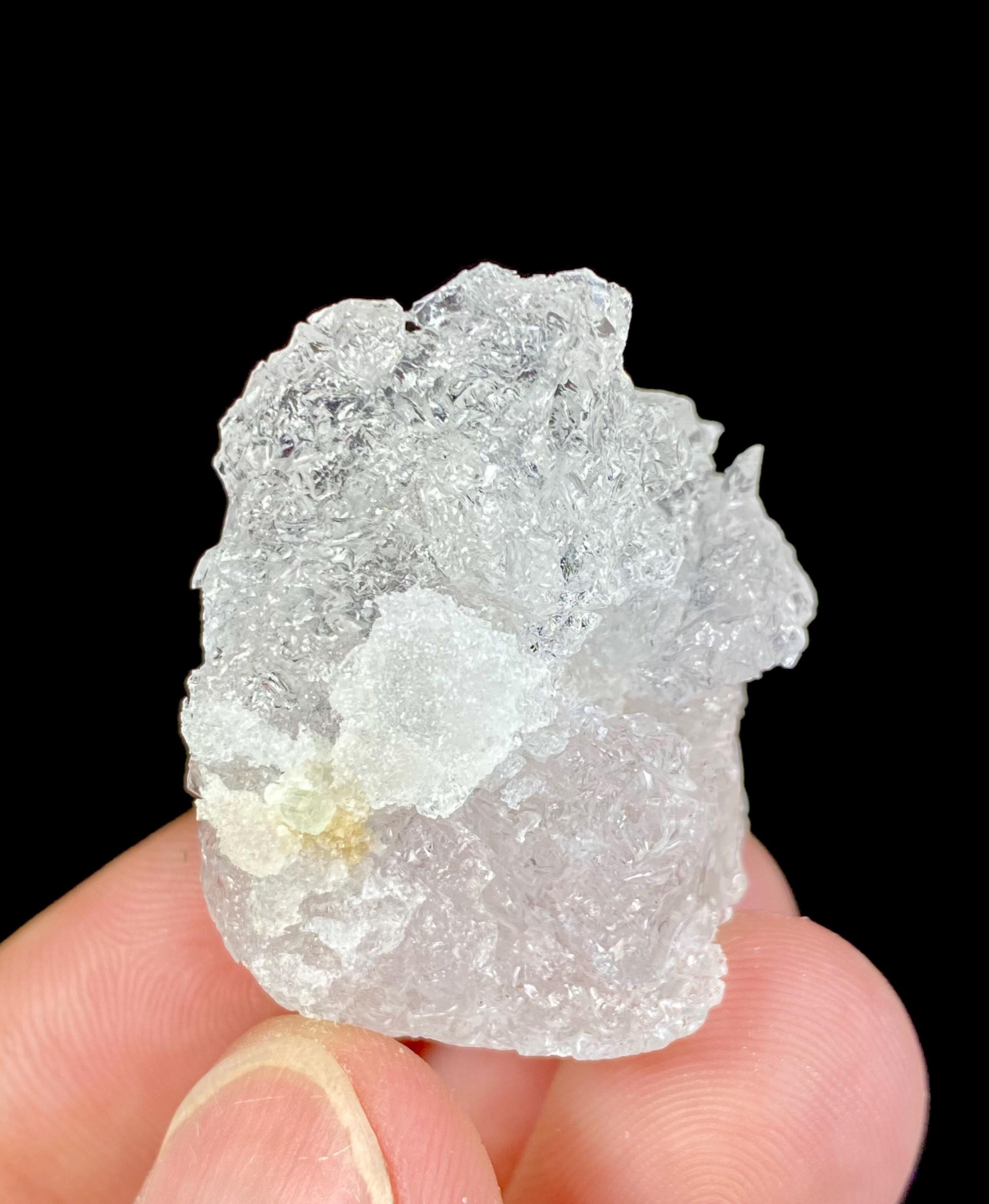 アフガニスタン産、137カラットの希少なエッチング加工ポルサイト結晶