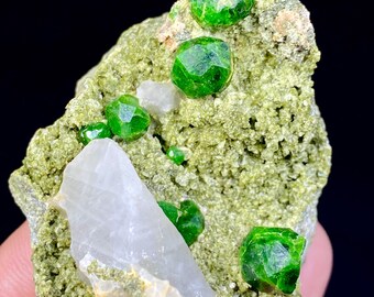 375 Carats Demantoid garnet rare specimen perfect Green crystal termination