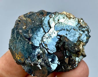 190 Carats Rare Unique Hematite With Rutile Crystal Specimen From Pakistan