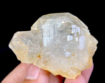 89 Gram Unique Quartz Crystal Specimen From Pakistan