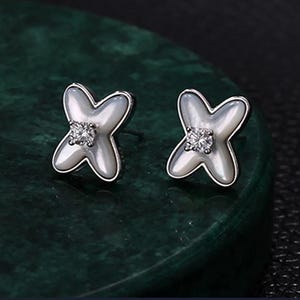 Boucles d'oreilles moissanite, Puces d'oreilles Moissanite pour femme, Puces d'oreilles en missanite en forme de X