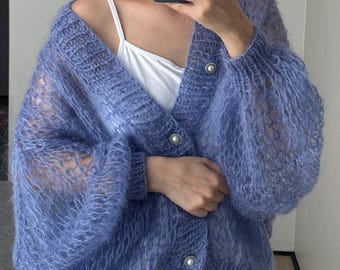 Klaar voor verzending Oversized mohair pluizig dromerig etherisch luchtig zacht wolkenvest – los gebreide hemelsblauwe trui, handgemaakt gezellig breiwerk