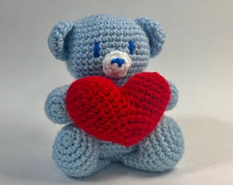 かぎ針編みのバレンタインデークマぬいぐるみ - ハートのぬいぐるみを