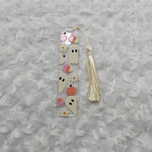Peek-a-BOO Ghostie Acrylic Bookmark, Book Lover Gift, Aesthetic Bookmark, Aesthetic Gift, Page Marker, Autumn Season, Book Junkie, Halloween