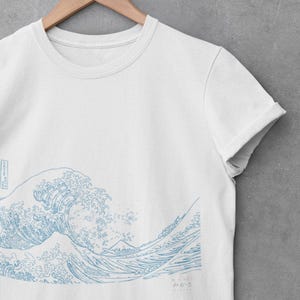 The Great Wave Hokusai tee- Relaxed Fit, Perfect for Beach Lovers