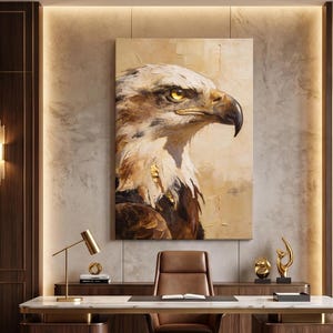 Peut inclure: Tableau représentant un aigle de profil, avec un regard perçant et un bec acéré. L'œuvre d'art est présentée dans un bureau moderne, avec un bureau et une chaise en cuir, dans des tons neutres.