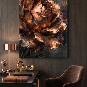 Könnte beinhalten: Ein rechteckiges Wandbild auf Leinwand, das eine große, detaillierte Rose in metallischen Kupfer- und Bronzetönen vor einem dunklen, strukturierten schwarzen Hintergrund zeigt. Die Blütenblätter weisen tiefe Schatten und helle Glanzlichter auf.
