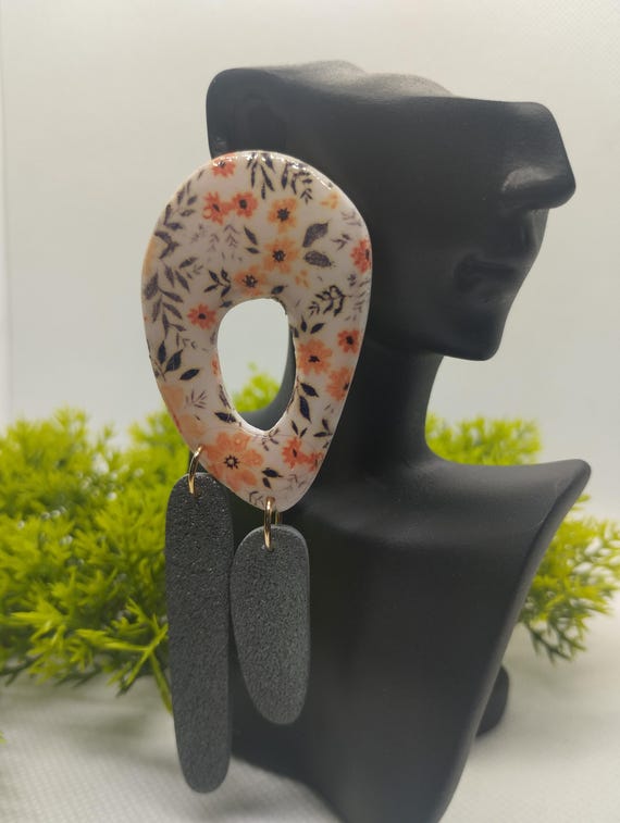 brincos em argila de polímero, handmade.Flores e folhas de outono . Modelo único